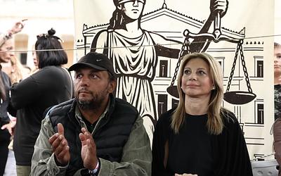 Συγκέντρωση για τον πατέρα που απεργεί πείνας για τα Τέμπη: Διακοπή κυκλοφορίας
