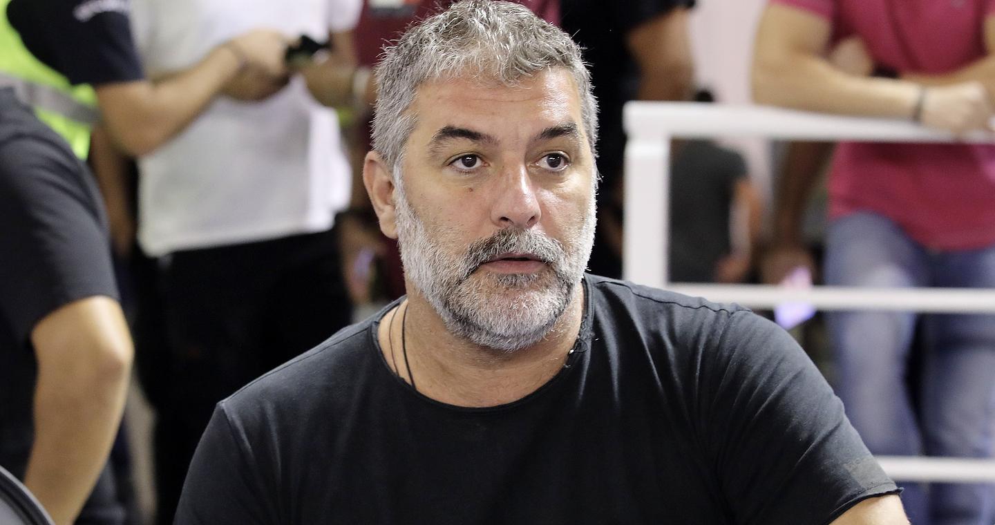 Συνελήφθη ο ηθοποιός Βασίλης Μπισμπίκης για φθορές σε αυτοκίνητα στη Φιλοθέη