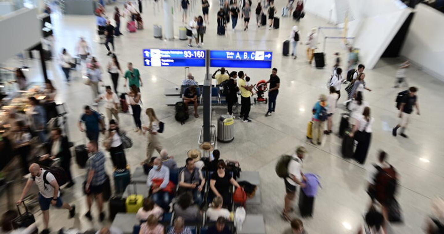 «Ελ. Βενιζέλος»: Καθυστερήσεις από 20 λεπτά ως και 2 ώρες