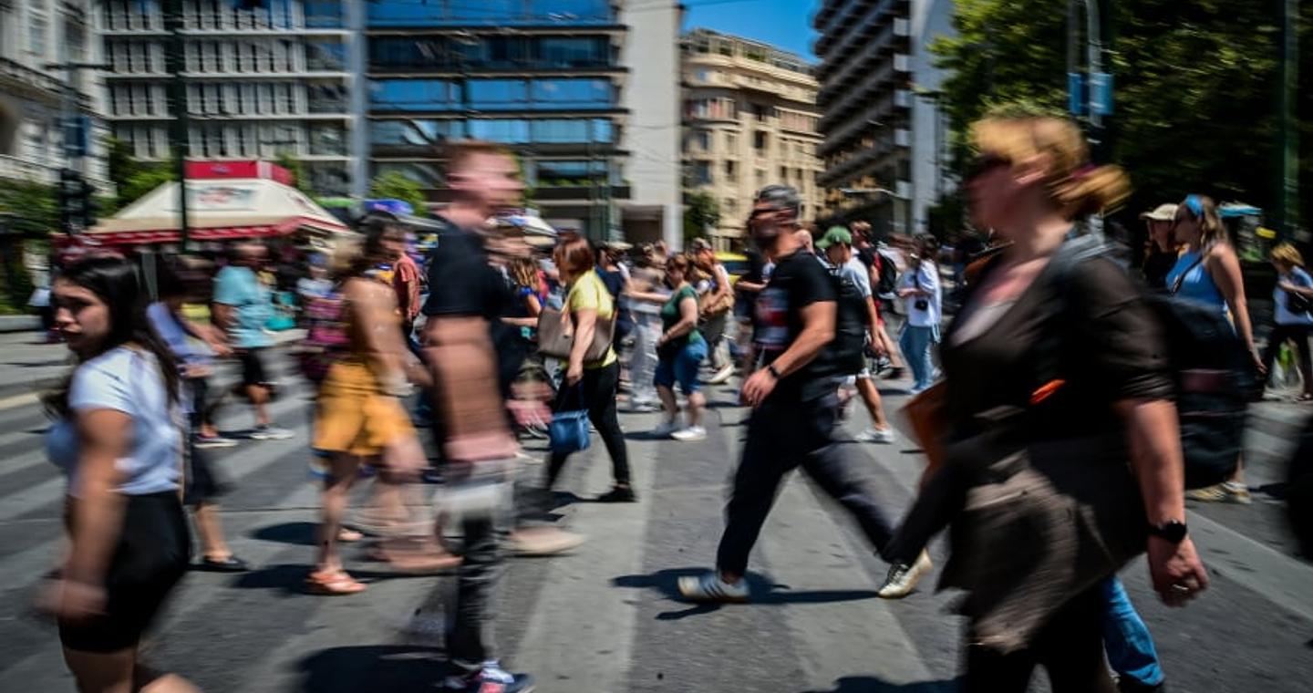 «Βόμβα» για την ελληνική οικονομία το μειούμενο μερίδιο των αμοιβών εργασίας στο ΑΕΠ και η παράλληλη έκρηξη της ακρίβειας