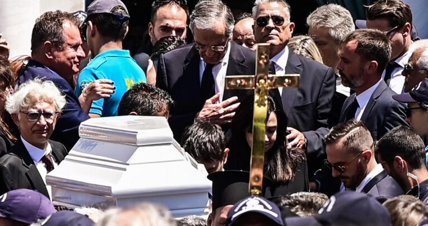 Το τελευταίο «αντίο» στη Λένα Σαμαρά – Βαθιά οδύνη στην κηδεία της