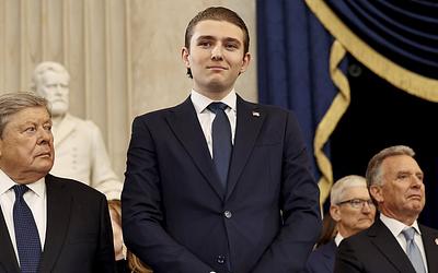 Μπάρον Τραμπ: Ραντεβού στον Πύργο, θαυμασμός στο NYU και μυστική επικοινωνία!