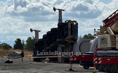 Στυλίδα: Γερανός ανατράπηκε στο λιμάνι – Τραυματίστηκε ο χειριστής!