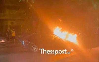 Θεσσαλονίκη: Αυτοκίνητο «καρφώθηκε» σε μαγαζί και τυλίχθηκε στις φλόγες!