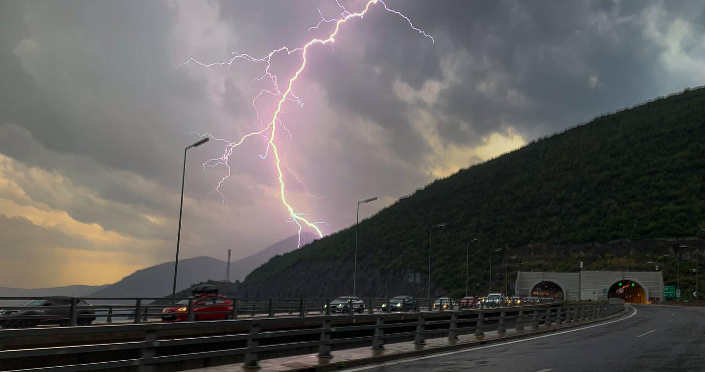 Καιρός: Πού αναμένονται ισχυρές βροχές και καταιγίδες – Πτώση της θερμοκρασίας