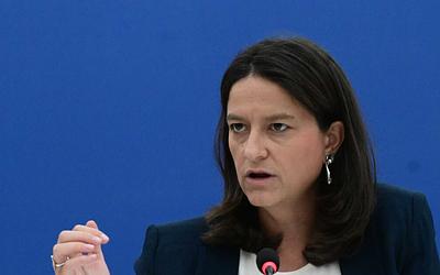 Νέο πρόγραμμα για άνεργες μητέρες: Επιδότησεις έως 80% και 10.000 θέσεις!