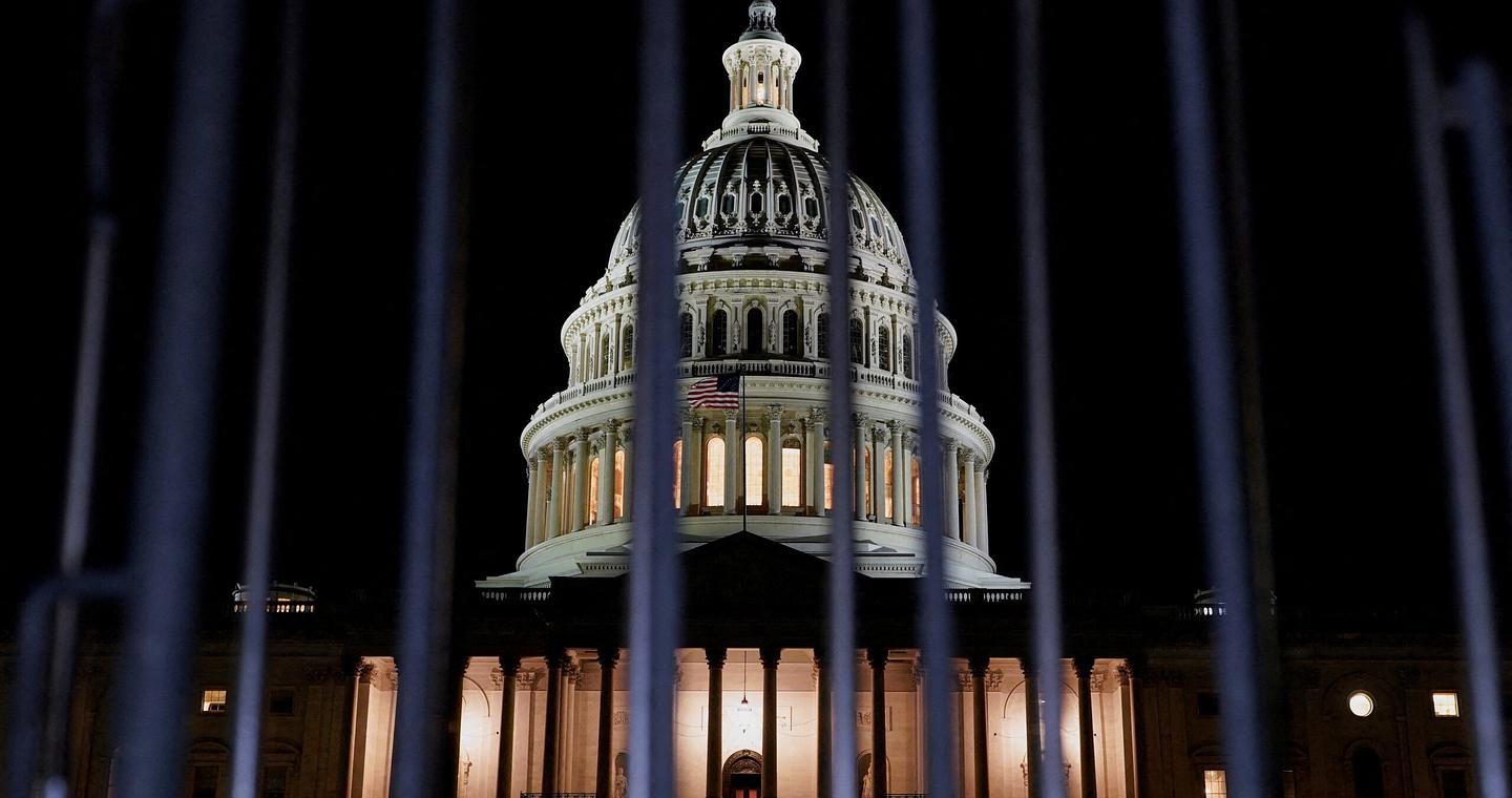 Shutdown στις ΗΠΑ: Το δόγμα Τραμπ και το ρήγμα στους Δημοκρατικούς