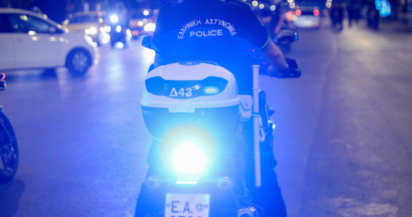 Μοτοσικλέτα παρέσυρε, τραυμάτισε και εγκατέλειψε 2,5 χρονών παιδάκι στον Άγιο Δημήτριο