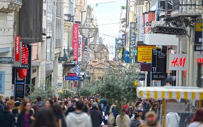 Καταναλωτική εμπιστοσύνη: Μικρή βελτίωση, αλλά τελευταίοι στην Ευρώπη οι Έλληνες.
