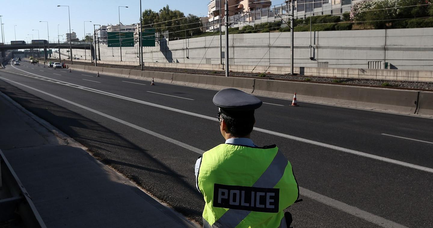 Συνελήφθη 40χρονη δύο φορές μέσα σε τέσσερις μέρες να οδηγεί στη ΛΕΑ της Αττικής Οδού – Της αφαιρέθηκε η άδεια