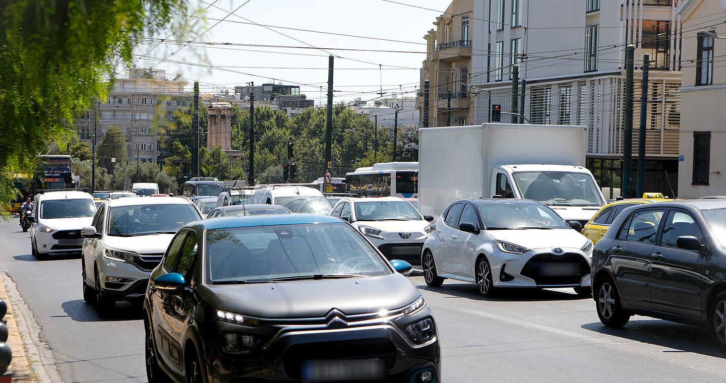 Κίνηση στους δρόμους: Προβλήματα στον Κηφισό, μεγάλες καθυστερήσεις σε Αττική Οδό και κέντρο