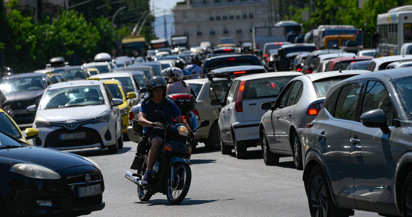 Κίνηση στους δρόμους: Με δυσκολία η κυκλοφορία στην Αθήνα – Στο κόκκινο Κηφισός και κέντρο