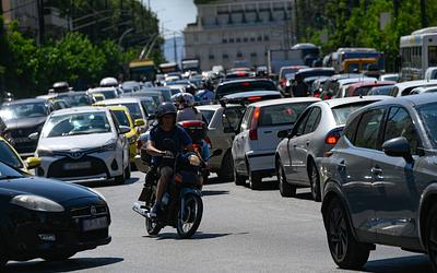 Χάος στους δρόμους της Αττικής: Πού «έχει κολλήσει» η κίνηση;