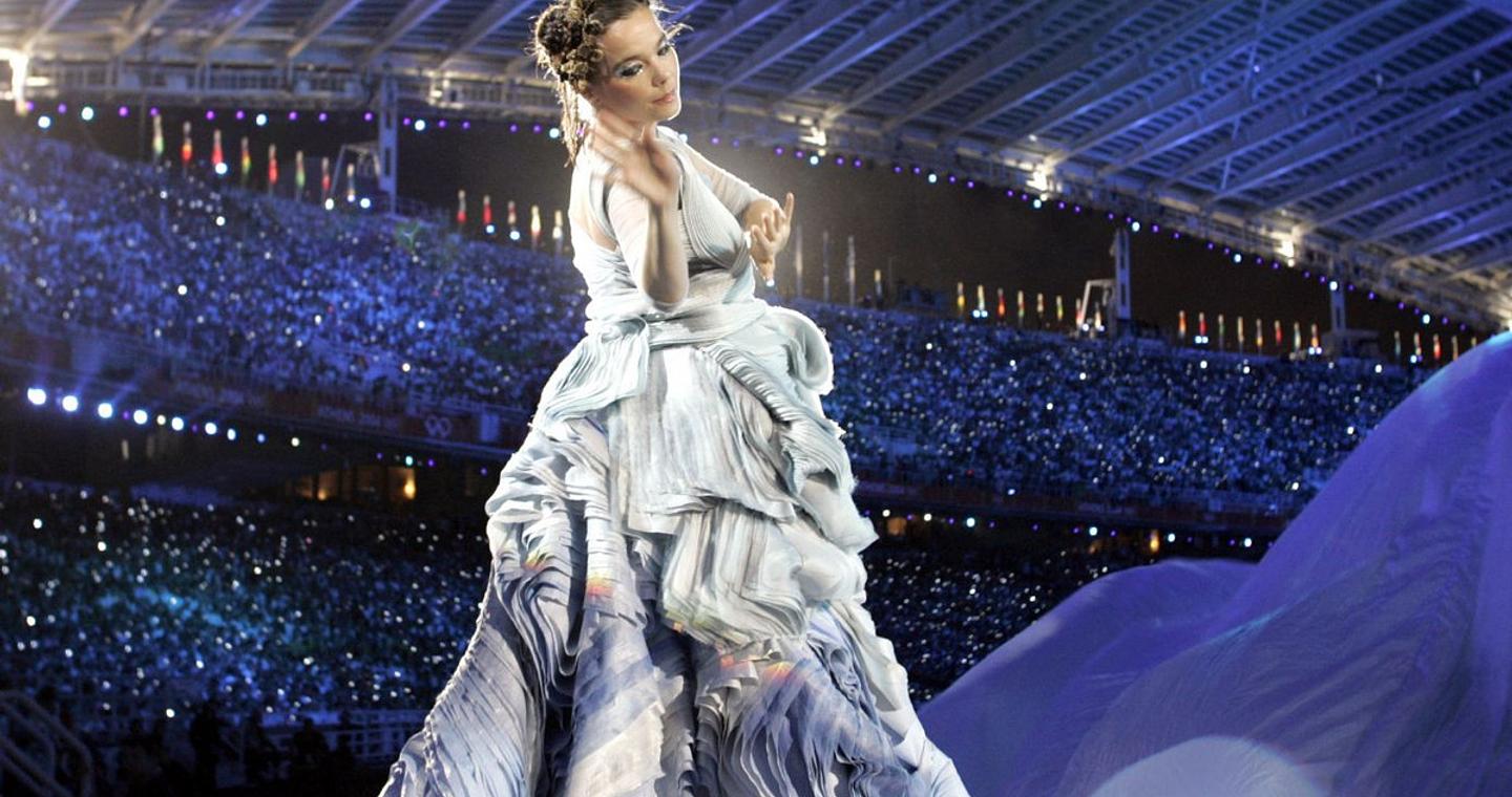 H κόρη της Björk, Ísadóra Bjarkardóttir Barney, περπάτησε στην πασαρέλα στο πλαίσιο της Εβδομάδας Μόδας της Κοπεγχάγης