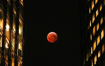 Ματωμένο Φεγγάρι: Έρχεται ολική έκλειψη Σελήνης – Πότε και πού θα είναι ορατή