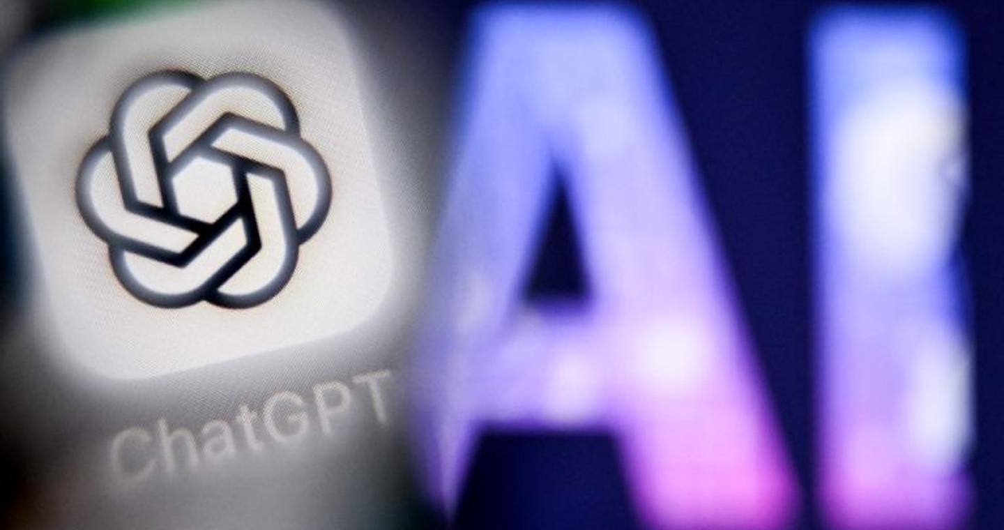 Έρευνα OpenAI: Τα 44 επαγγέλματα που κινδυνεύουν περισσότερο από την τεχνητή νοημοσύνη