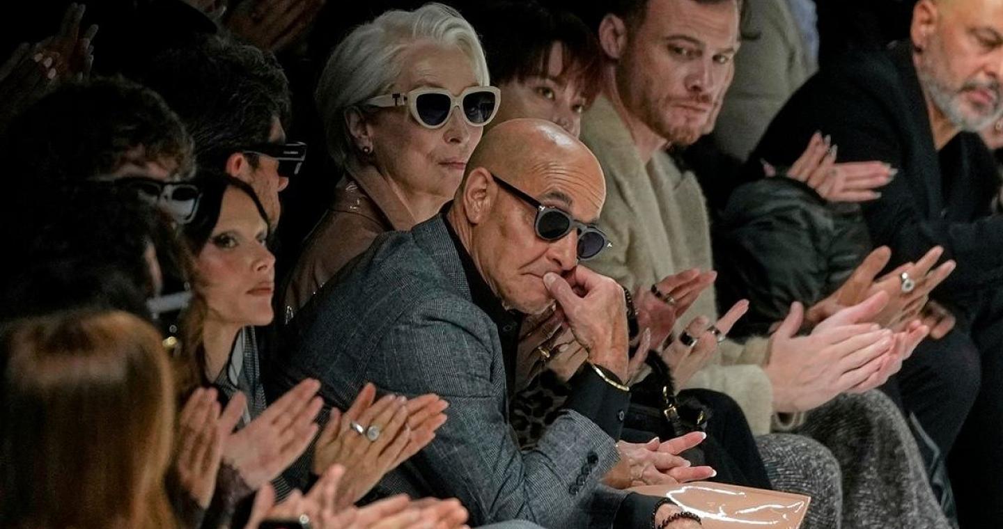 H Μέριλ Στριπ, α λα Μιράντα Πρίσλεϊ, στην πρώτη σειρά πασαρέλας στο Μιλάνο