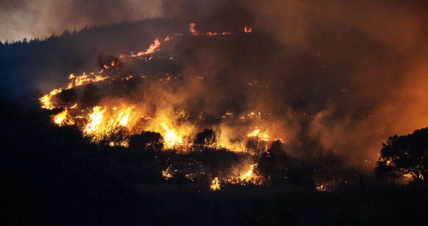 Πύρινος εφιάλτης στη βορειοδυτική Τουρκία: Πάνω από 2.000 άνθρωποι απομακρύνθηκαν εσπευσμένα από τα σπίτια τους