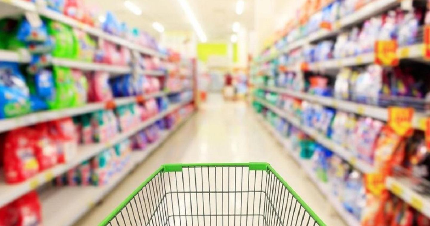 Τα παράδοξα της στατιστικής: Φρενάρει ο πληθωρισμός, αυξάνονται τα νοικοκυριά που «μόλις τα βγάζουν πέρα»