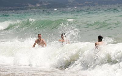 Προσοχή! Kίνδυνος πυρκαγιάς: Συναγερμός για μελτέμια και υψηλές θερμοκρασίες