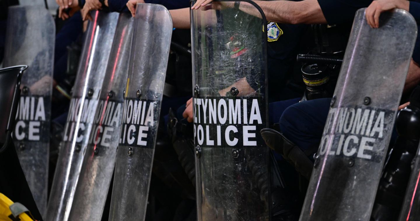 Σοβαρά επεισόδια στο κέντρο της Αθήνας - Κουκουλοφόροι επιτέθηκαν σε διμοιρίες των ΜΑΤ - 11 συλλήψεις