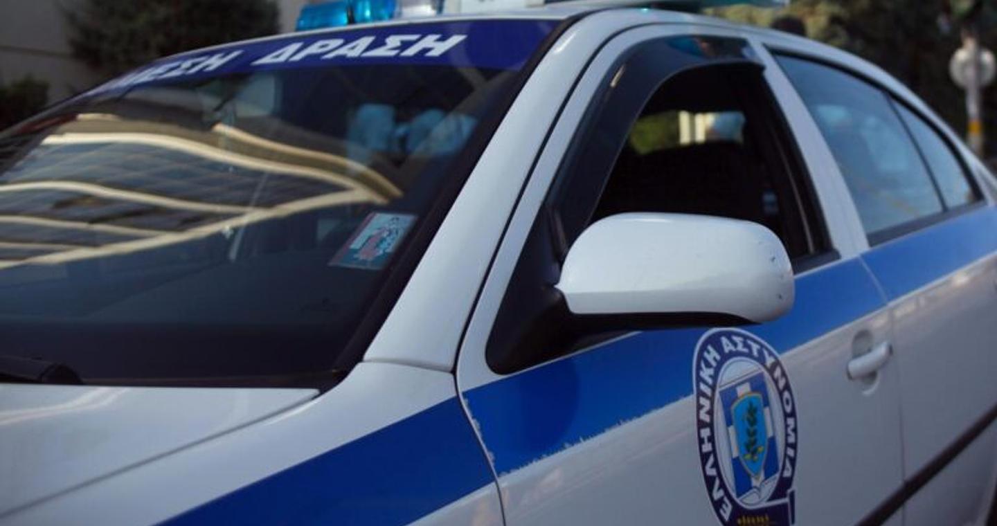Συνελήφθησαν τρεις νεαροί που έκαναν παραγγελίες και λήστευαν υπό την απειλή όπλου τους διανομείς