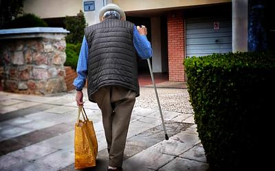 Σύνταξη με χρέη στον ΕΦΚΑ: Οι αιτήσεις, τα κριτήρια και οι παγίδες