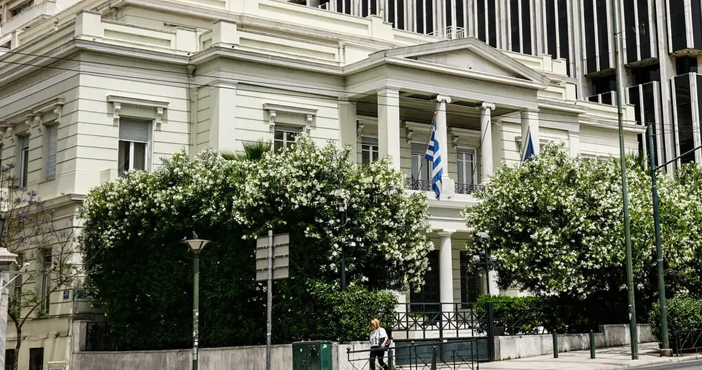 Σκληρή απάντηση της Αθήνας στη Ζαχάροβα για Κύπρο και Β. Μακεδονία
