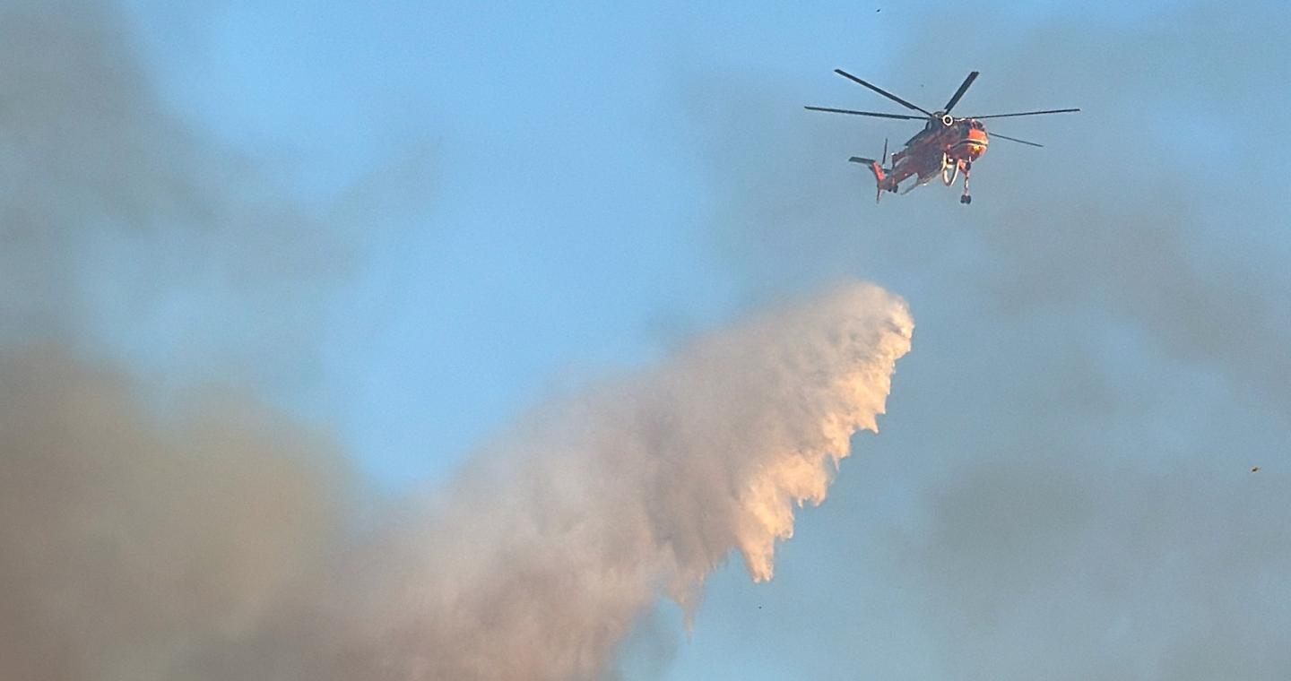 Μάχη με τις φλόγες σε Κεφαλονιά, Βόνιτσα και Ζάκυνθο – Εκκενώσεις οικισμών