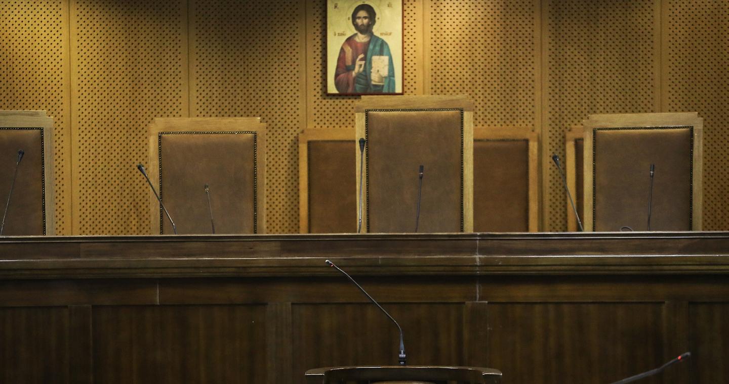 Επίθεση με τσεκούρι στη ΔΟΥ Κοζάνης: «Επιασα τη λαβή και πάλευα» – Οι μαρτυρίες των θυμάτων στη δίκη