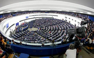 Κλιματικοί στόχοι: Υποχώρηση των Σοσιαλιστών υπό την πίεση του ΕΛΚ