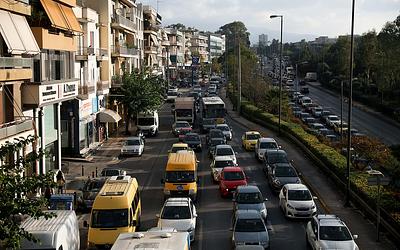 Χαμός στην Αττική: Έμφραγμα στους δρόμους – Πού εντοπίζονται τα μεγαλύτερα προβλήματα