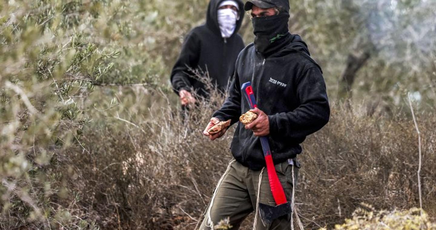 Δυτική Όχθη: Φωτορεπόρτερ του Γαλλικού Πρακτορείου καταγγέλλει επίθεση Ισραηλινών εποίκων ενώ κάλυπτε τη συγκομιδή της ελιάς