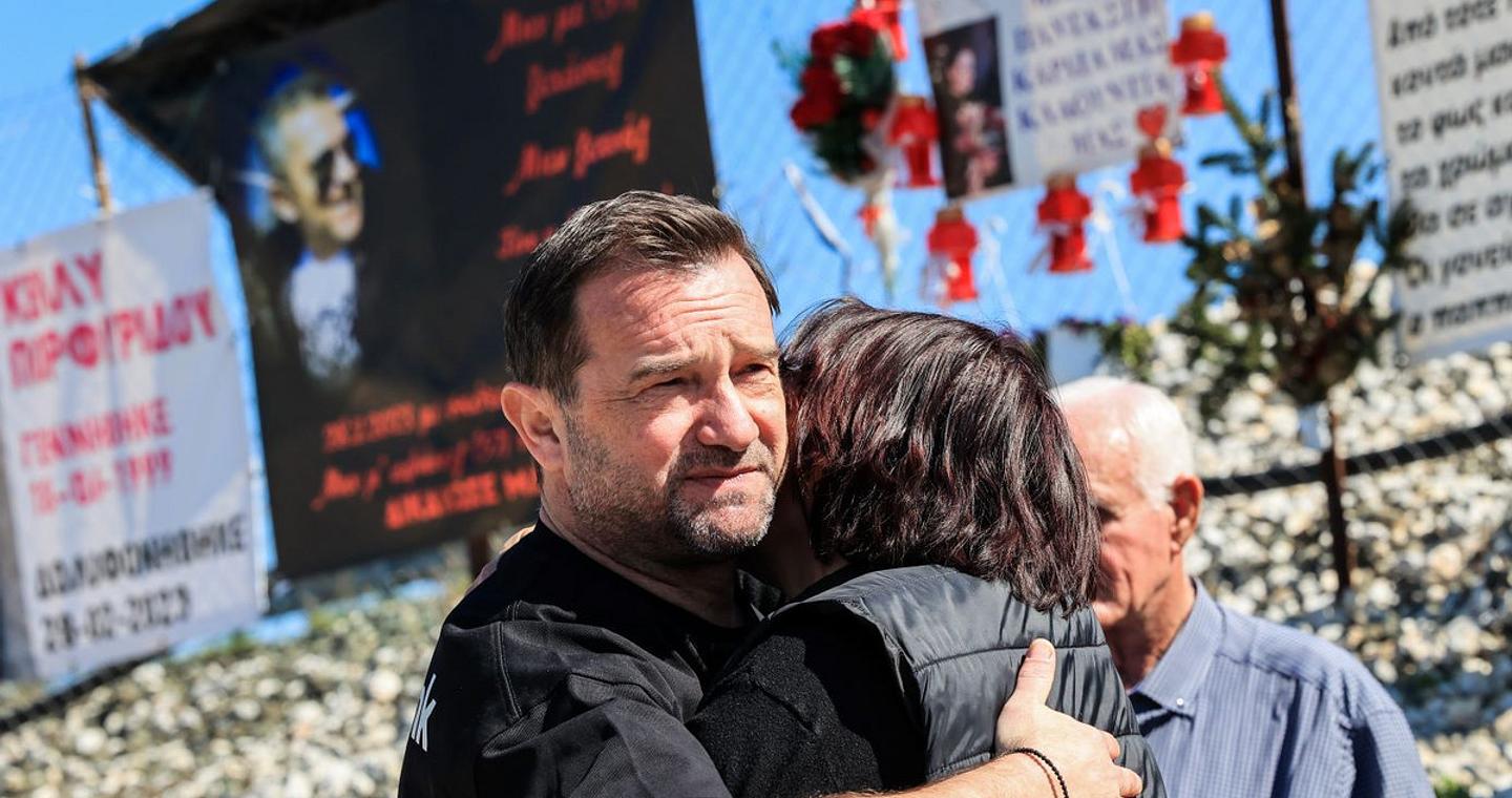 Νίκος Πλακιάς: Μου έφυγαν μέσα από τα χέρια – Συγκλονίζει ο πατέρας που έχασε τις δίδυμες κόρες και την ανιψιά του στα Τέμπη