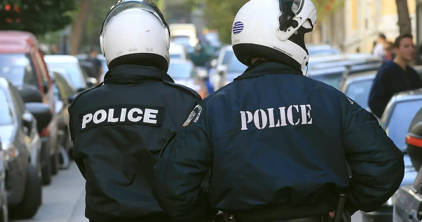 Γονείς εγκατέλειψαν τον 17χρονο γιο τους με αυτισμό σε κέντρο φροντίδας στην Πάτρα – Τον παρέλαβε η γιαγιά του