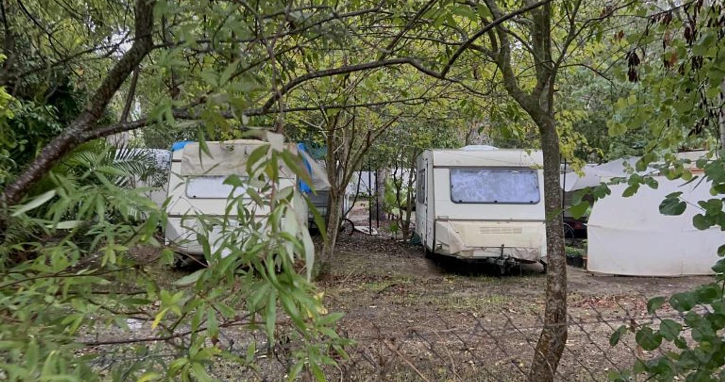 Διπλή δολοφονία στη Φοινικούντα: “Να σταματήσει η όποια φημολογία για τους συγγενείς του θύματος” λέει ο δικηγόρος της οικογένειας