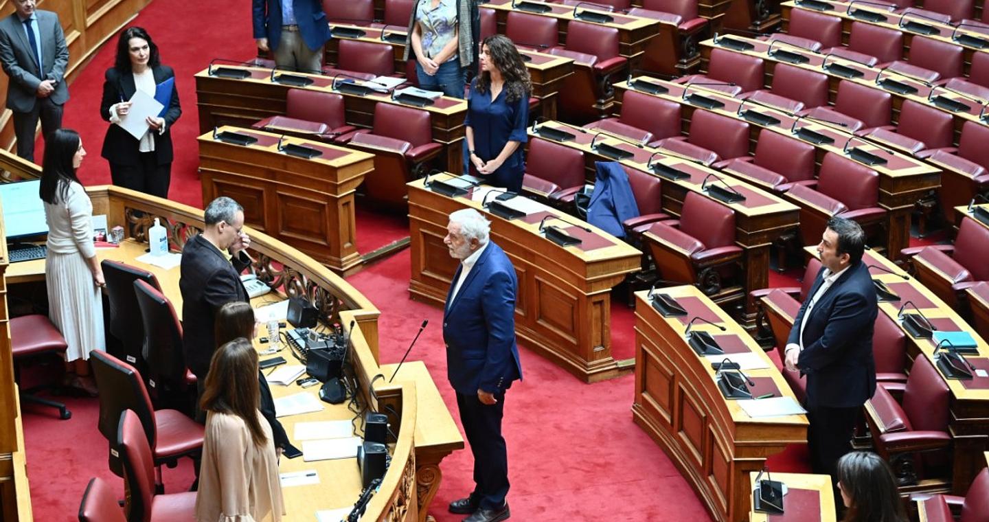 Βουλή: Ορκίστηκε βουλευτής ο Θοδωρής Δρίτσας – Πήρε την έδρα του Τσίπρα