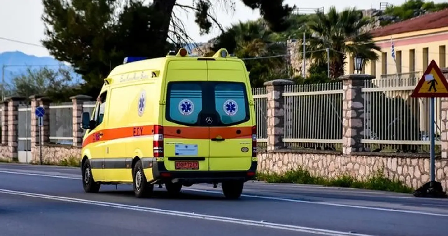 Αλεξανδρούπολη: Άνοιξε η πόρτα ασθενοφόρου και η ασθενής βρέθηκε στον δρόμο