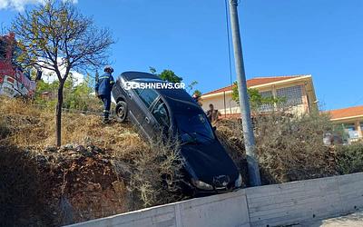 Χανιά: Αυτοκίνητο έπεσε δίπλα σε σχολείο – Επέμβαση της Πυροσβεστικής!