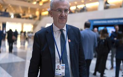 Γαλλία σε κρίση: Η πολιτική αβεβαιότητα «χτυπά» την οικονομία!