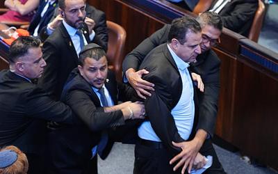 Ένταση στην Κνεσέτ: Διαμαρτυρία βουλευτή έκοψε την ομιλία Τραμπ!