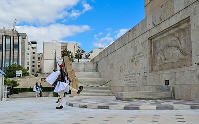 Σκάνδαλο στον Άγνωστο Στρατιώτη: Η εκκωφαντική σιωπή Δένδια