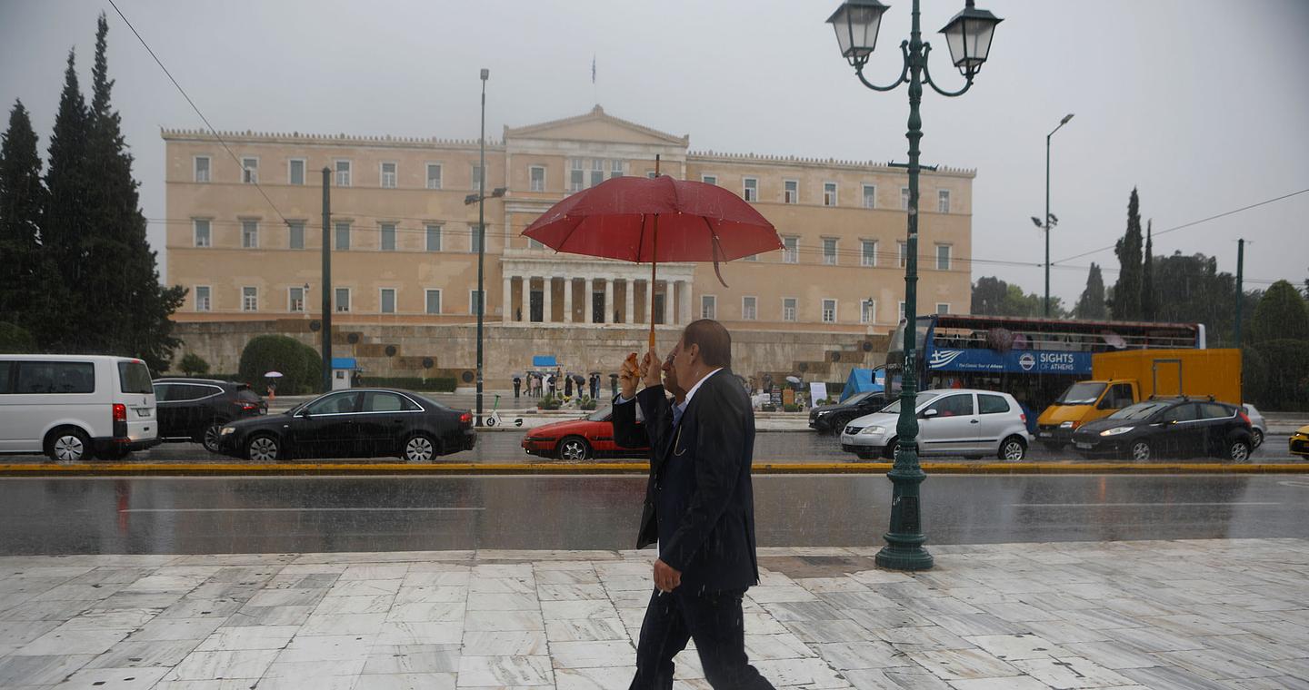 Ερχονται δύο κύματα κακοκαιρίας – Πού αναμένονται ισχυρές βροχές και καταιγίδες