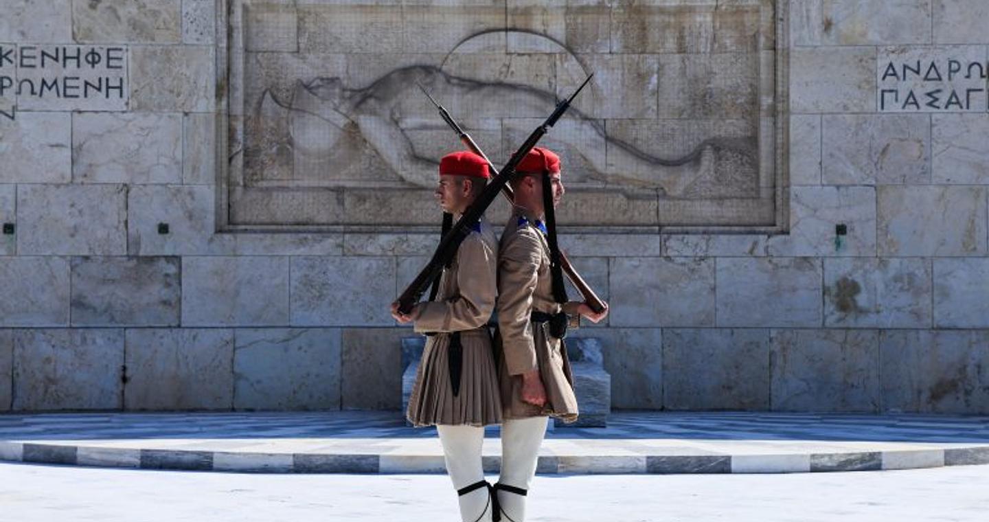 Στη Βουλή αναμένεται η τροπολογία για το μνημείο του Άγνωστου Στρατιώτη: Ποινή φυλάκισης έως 2 έτη για φθορές και βανδαλισμούς