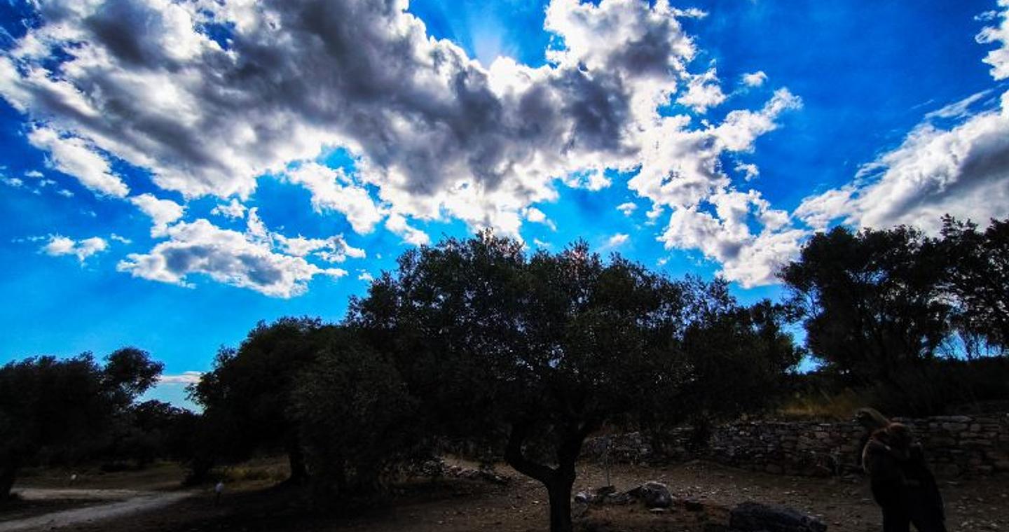 Άστατος ο καιρός τις επόμενες ημέρες – Σταθερή σε όλη τη χώρα η θερμοκρασία, αλλά με βροχές και μποφόρ
