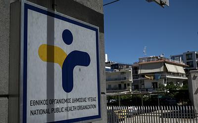 Ελλάδα: Σταθερή η θετικότητα στον SARS-CoV-2, αύξηση στα λύματα