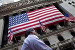 Wall Street σε πτώση: Ανησυχίες για τράπεζες και εμπορικό πόλεμο