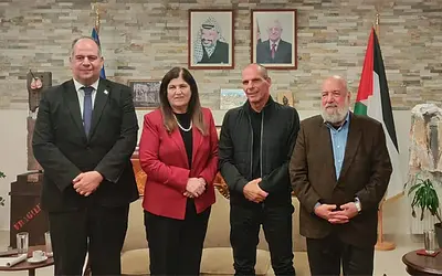 Συνάντηση Βαρουφάκη με την Παλαιστίνια Υπουργό: Κυρώσεις και αναγνώριση του κράτους