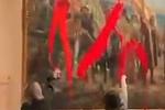 Έριξαν μπογιά σε πίνακα του Κολόμβου ακτιβίστριες στην Ισπανία!