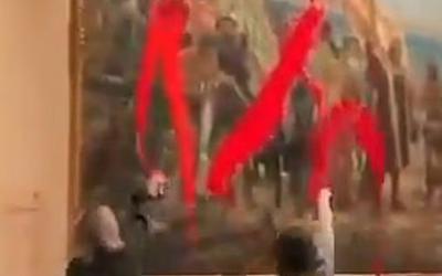 Έριξαν μπογιά σε πίνακα του Κολόμβου ακτιβίστριες στην Ισπανία!